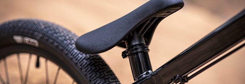 Rhythm - Pro - Black - feature - saddle